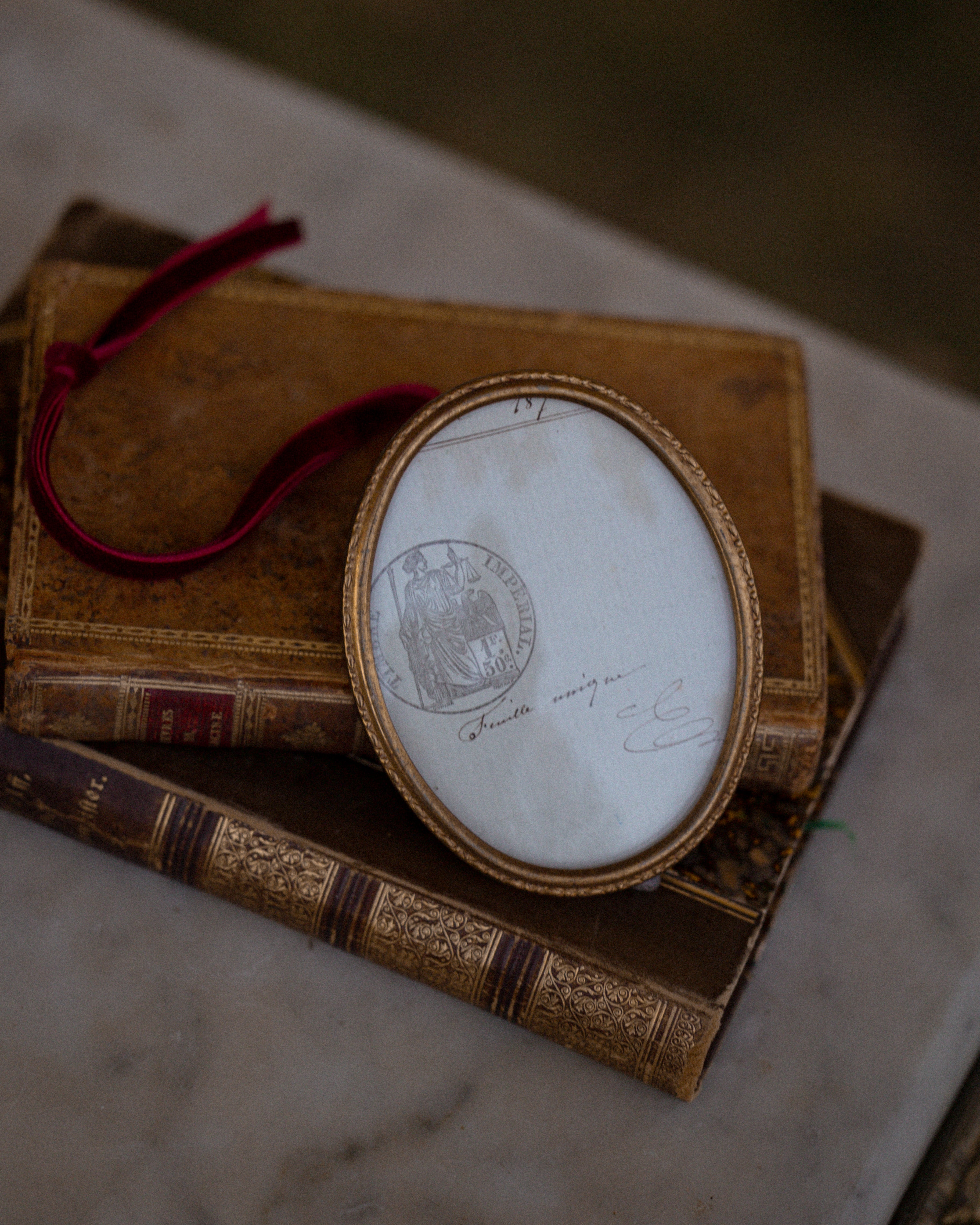 Antique Mini Oval Ornament Frame