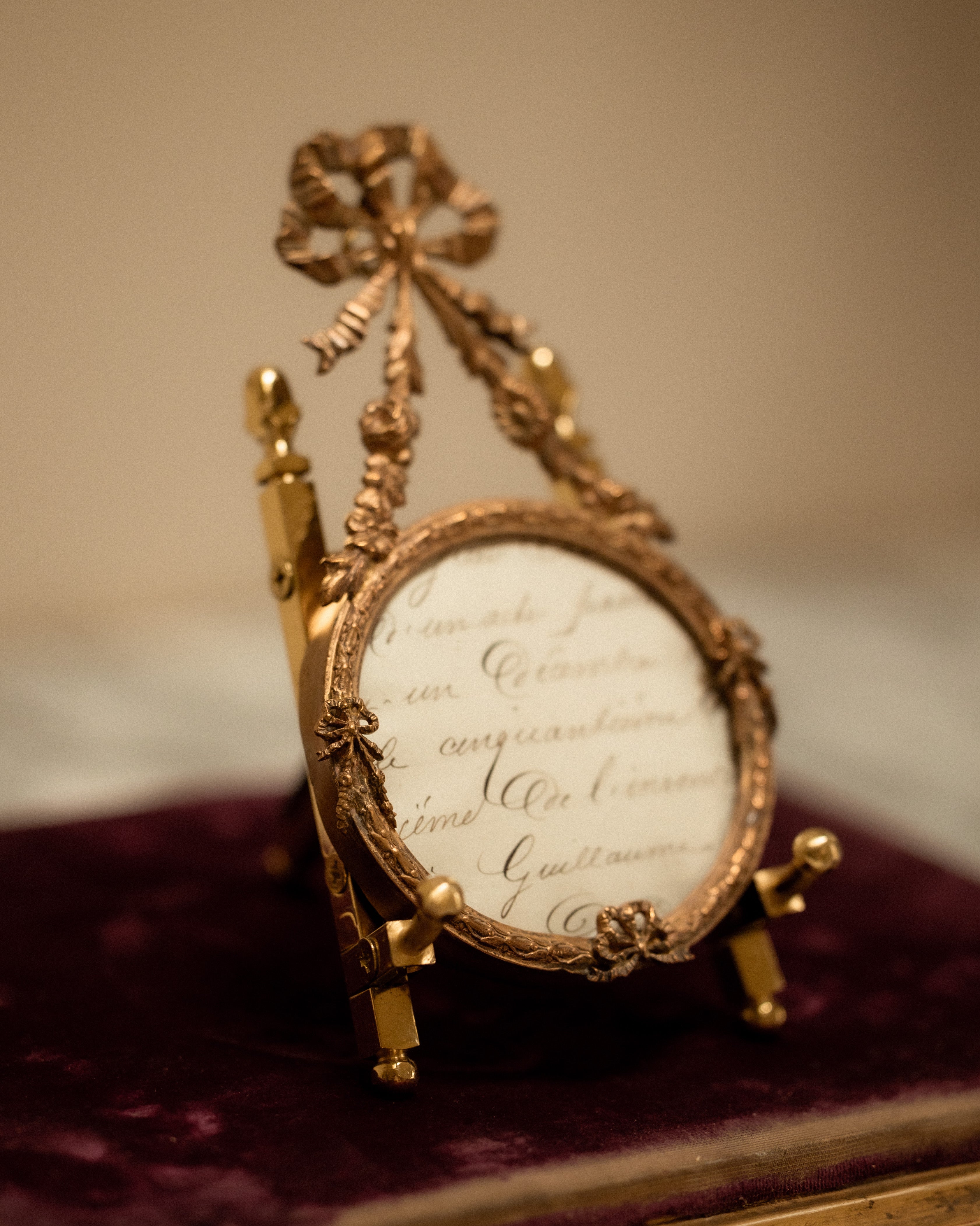 Mini Antique French Bow Swag Round Frame