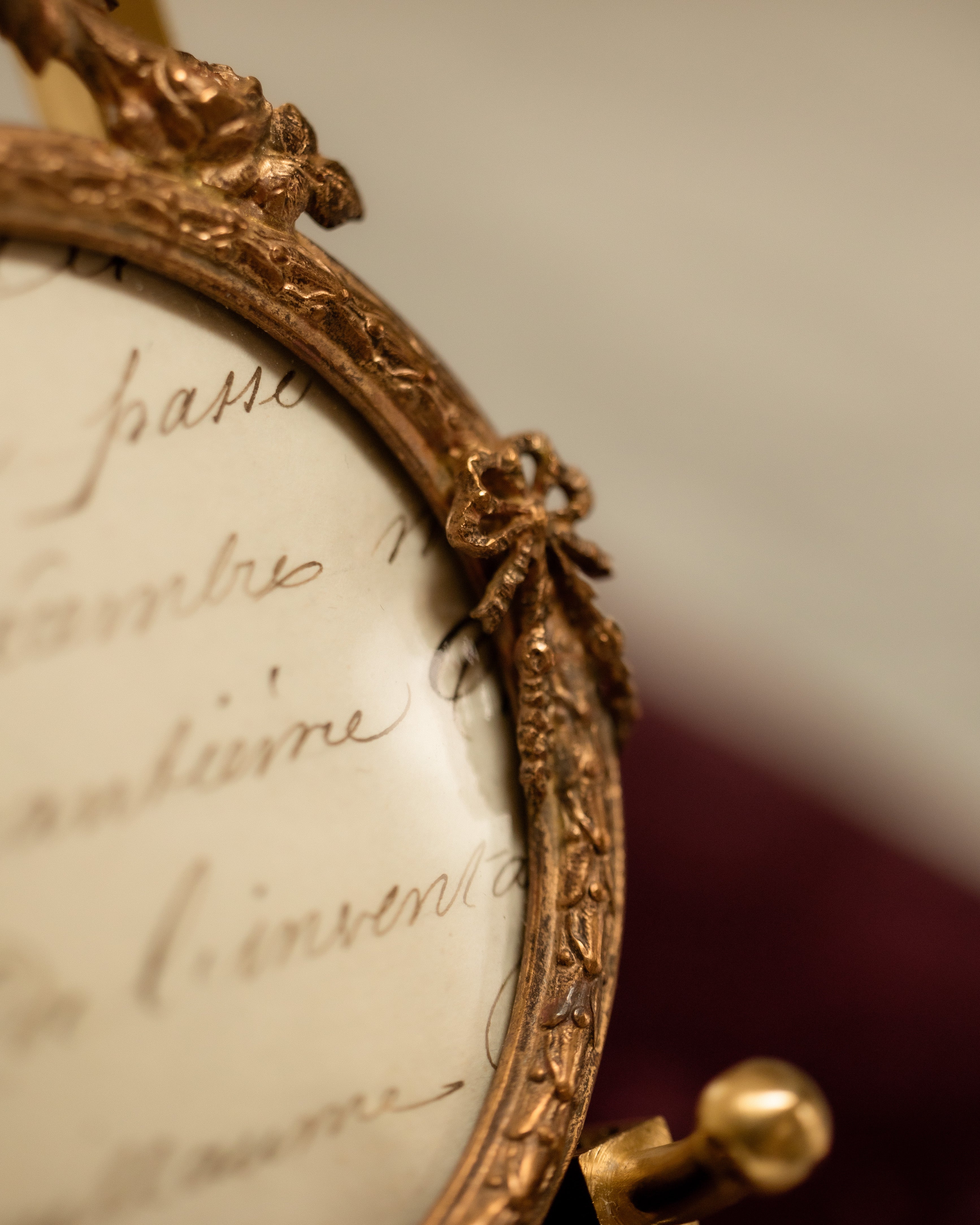 Mini Antique French Bow Swag Round Frame