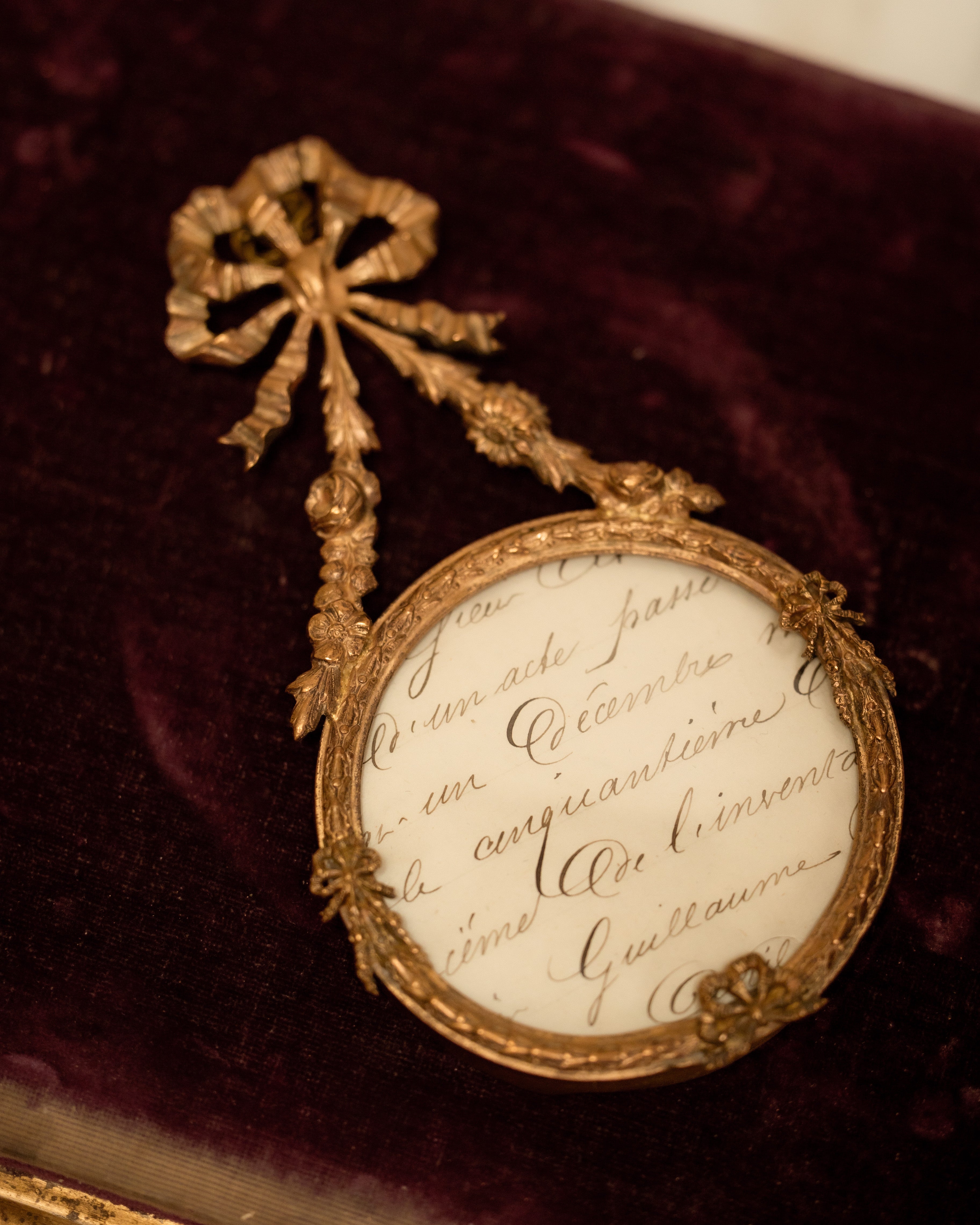 Mini Antique French Bow Swag Round Frame