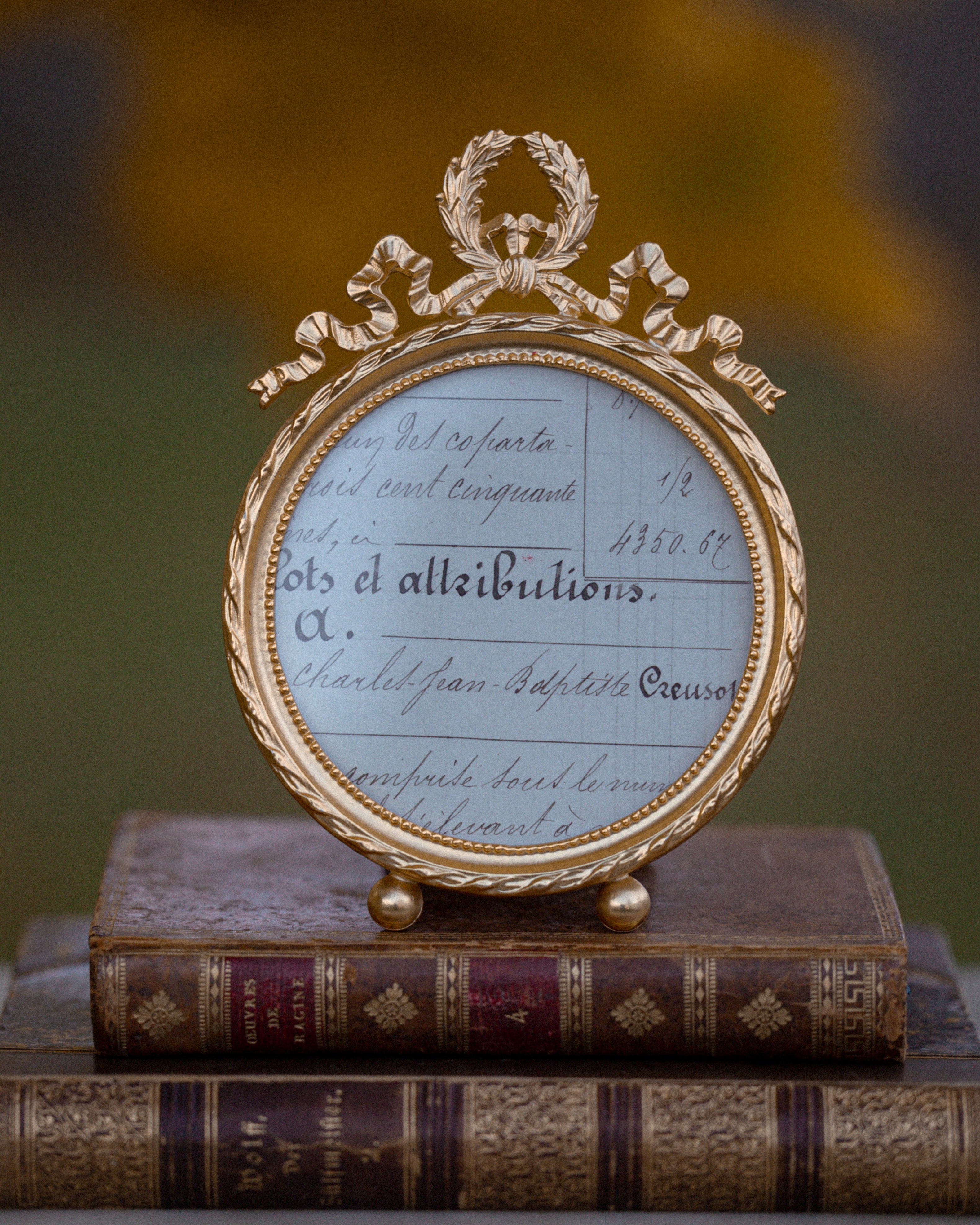 Vintage Round Frame W/ Laurel Wreath