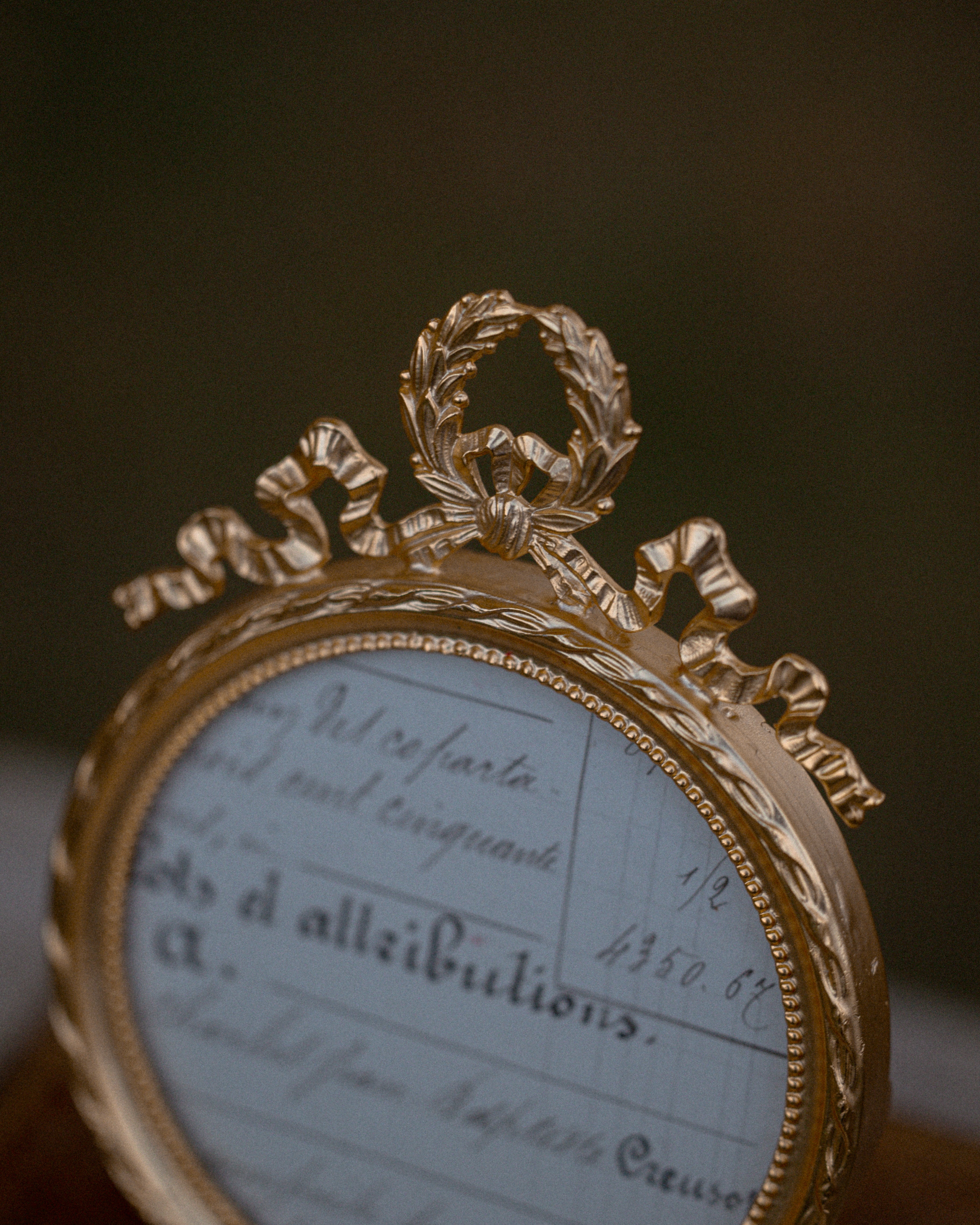 Vintage Round Frame W/ Laurel Wreath