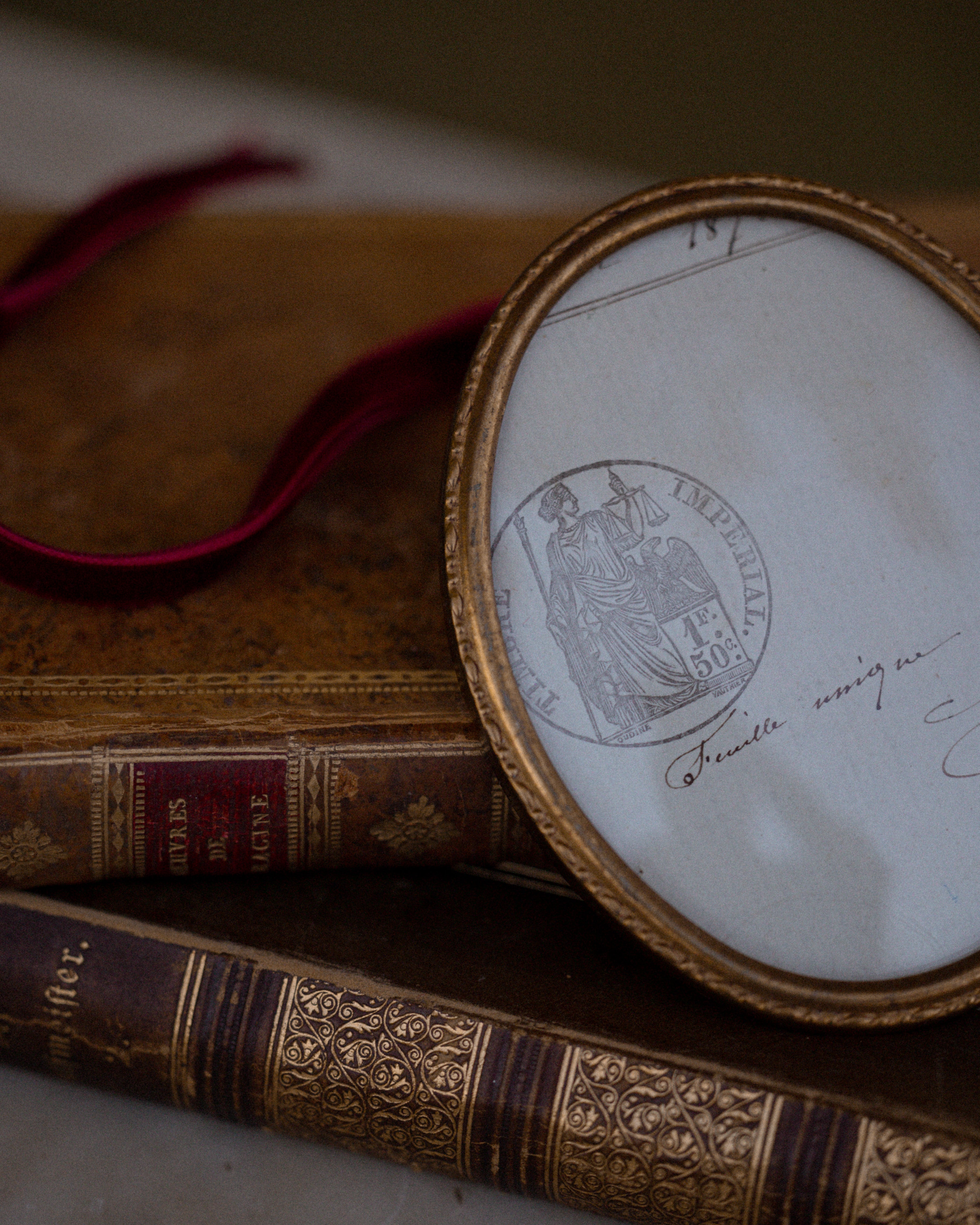 Antique Mini Oval Ornament Frame